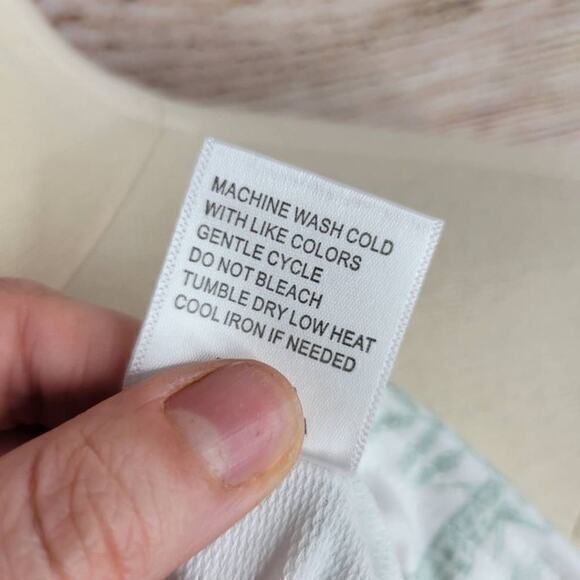 NWT Jane & Delancey Short Sleeve Kangaroo Pocket Giraffe Print Hoodie Small - Picture 9 of 9